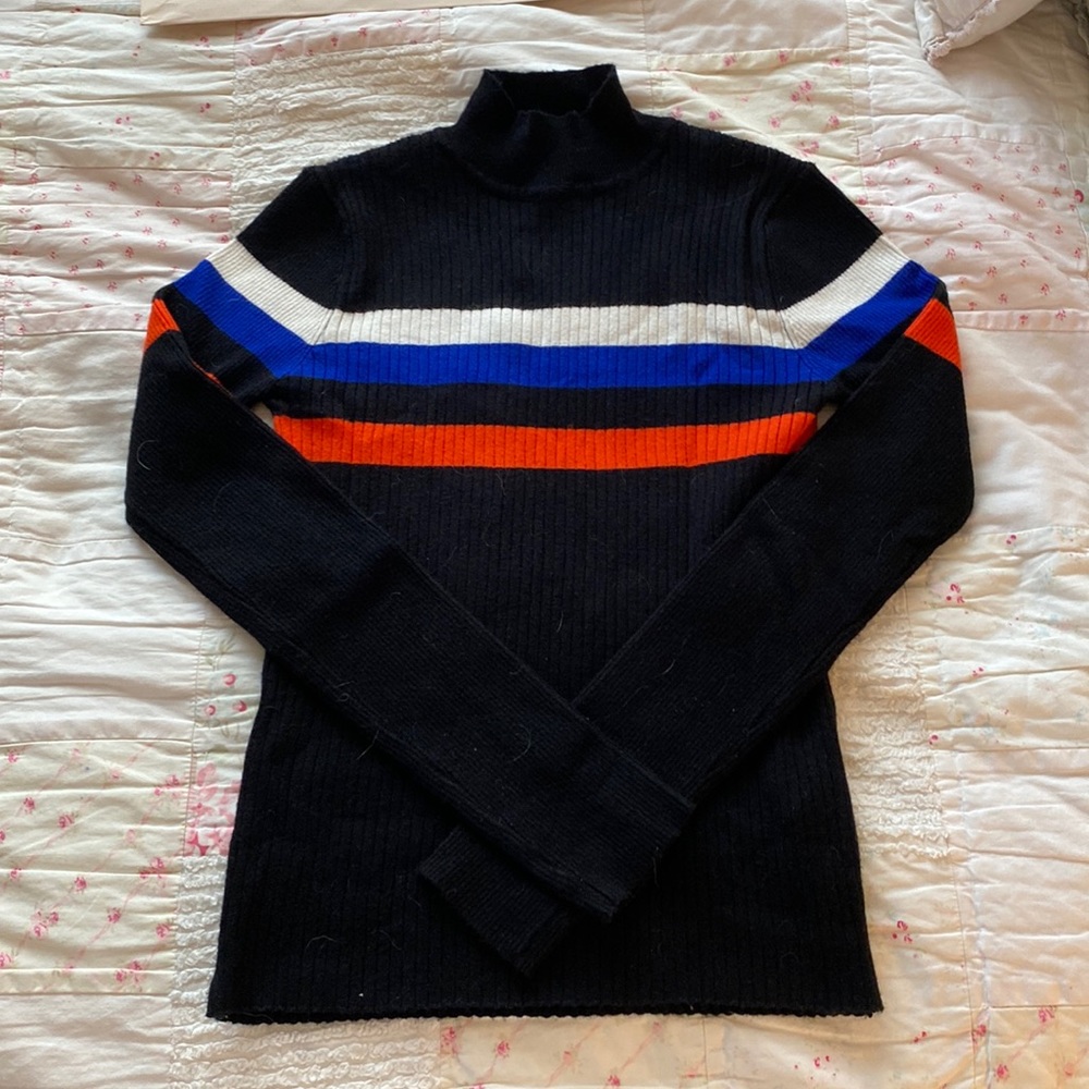 Forever 21 long sleeved sweater. Size S.